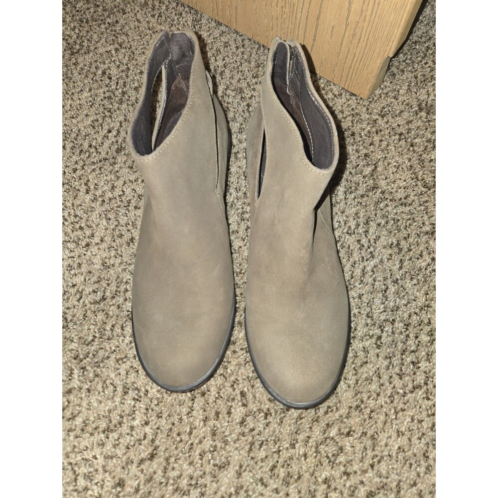 Dansko Taupe Suede Cut Out Ankle Bootie Zip Closure Women's EU 38 US 7.5